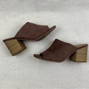 Universal thread heeled mules